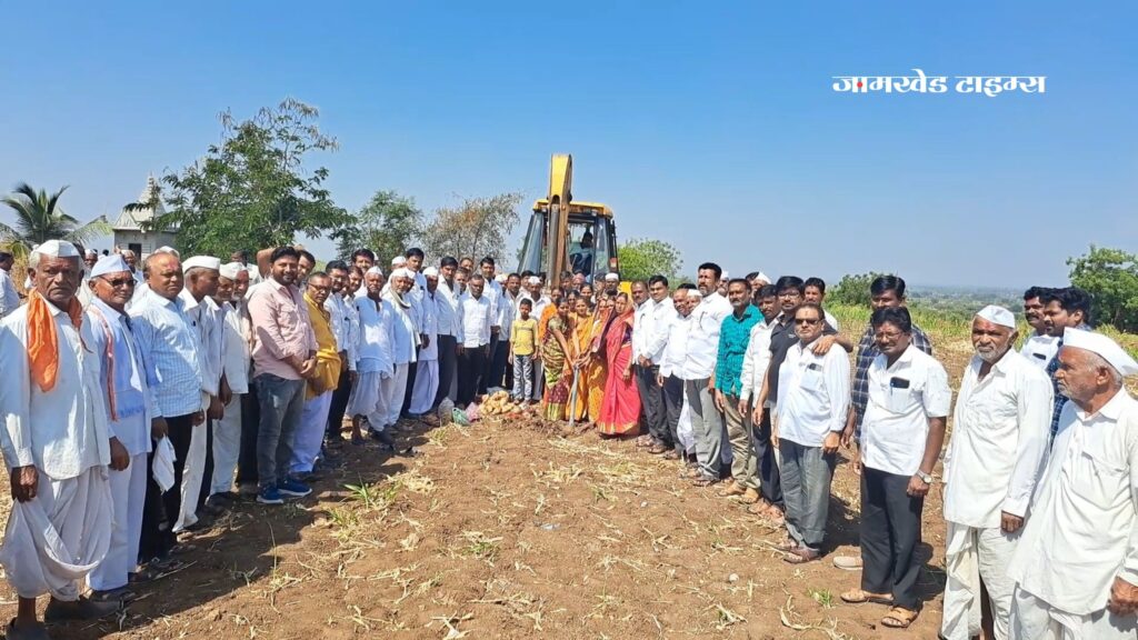 women thanked MLA Prof. Ram Shinde for solving  intimate issue of javala village 