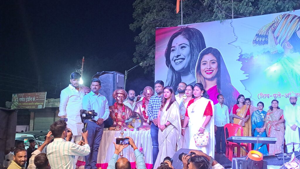 Maharashtra should follow the example of Jamkhedkar - Ravikant Tupkar, Citizens stormy response to the Shindeshahi Bana program organized by Saau Foundation