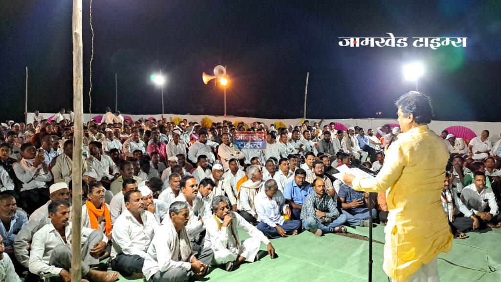 Jamkhed, I am not an activist who sacrifices activists for his own name, You support me, I will give drop by drop of my blood for you, MLA Ram Shinde emotional appeal voters in heavy rain, Ram Shinde speech