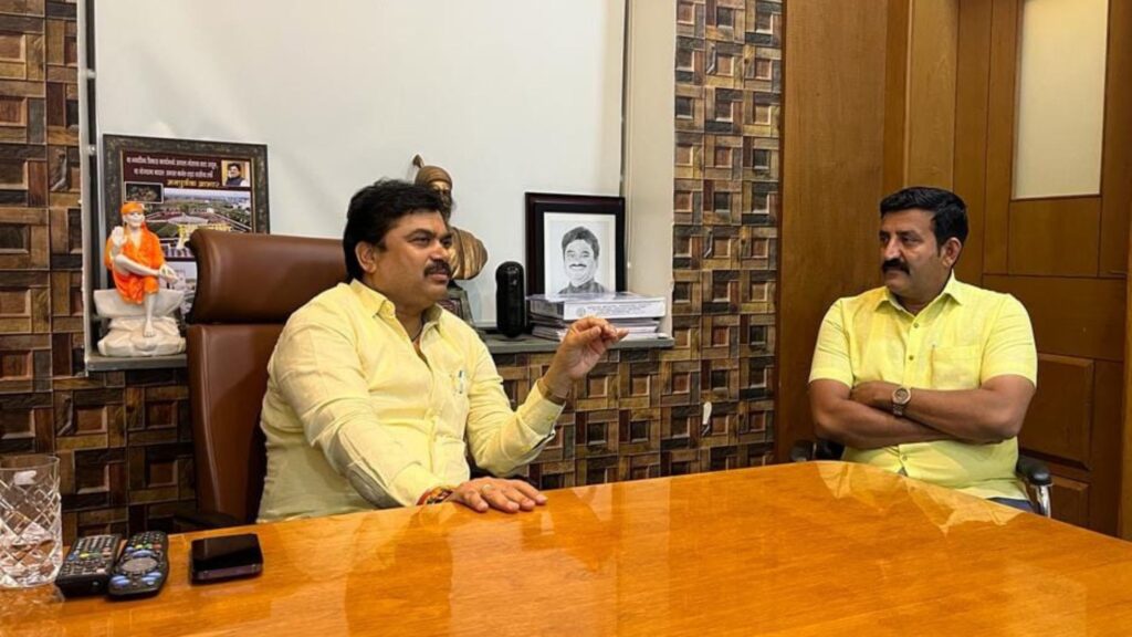 Jamkhed breaking news, two professors will come together in Jamkhed Market committee election?, Prof. Sachin Gaiwal met MLA Ram Shinde at midnight
