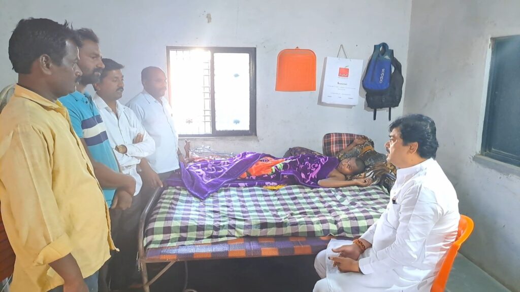 Karjat, financial assistance of one lakh from Chief Minister's Assistance Fund to injured patient, MLA Ram Shinde visited patient in Bitkewadi, don't worry I am with you,