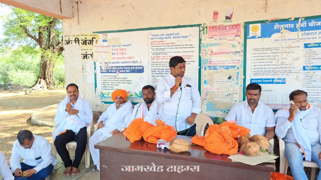 Jamkhed market Committee Chairman Sharad Karle and Director were felicitated by Ratnapur villagers