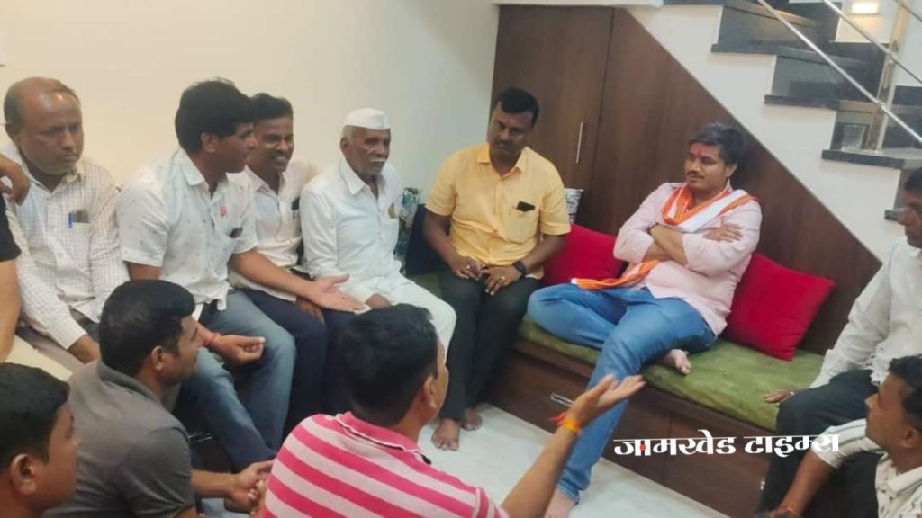 Jamkhed, Late night games, Rohit Pawar's U-turn, midnight meeting of farmers in Kharda, Jo Bund Se Gayi Wo Houd Se Nahi Aati discussion has gained momentum in Karjat Jamkhed Constituency,