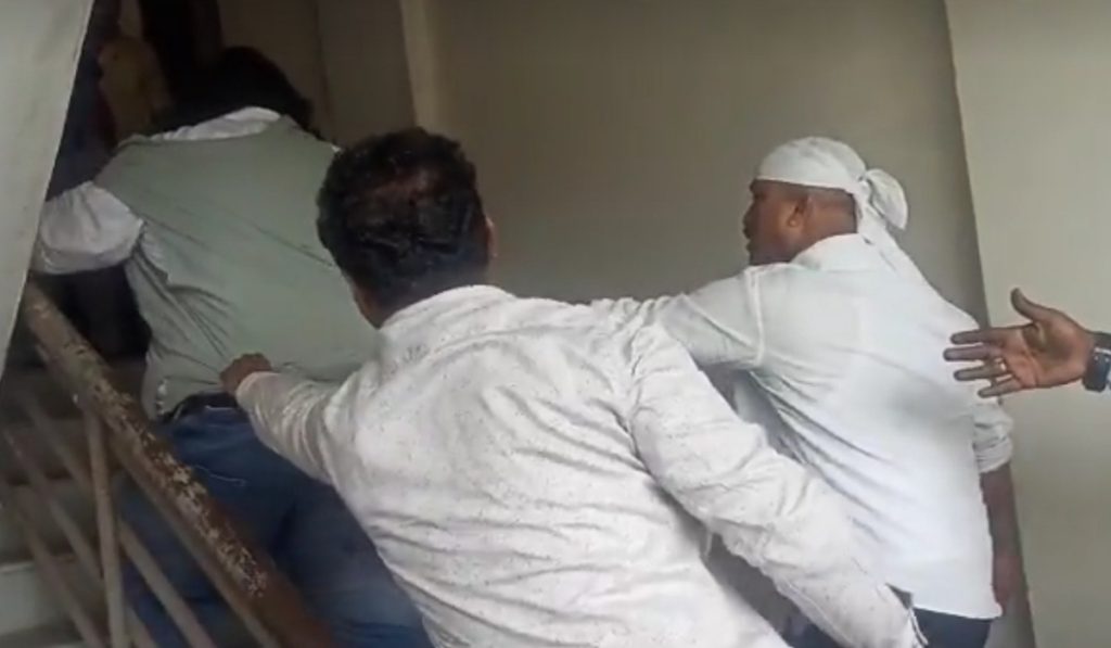 Karni Sena's Maharashtra president Ajay Singh Sengar was beaten by Bhimsainiks, panvel news