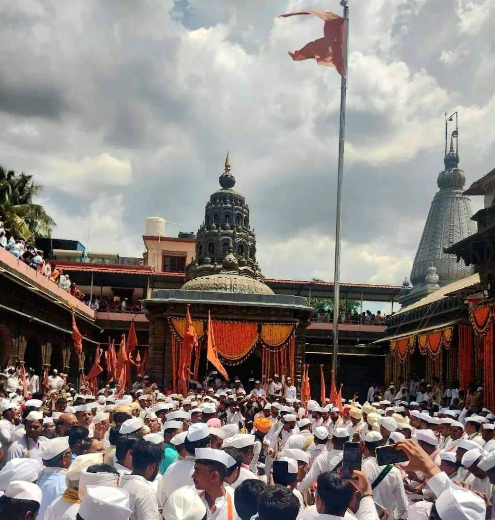 Aashadhi wari 2023, Sant Shrestha Tukaram Maharaj Palkhi sohla 2023, Ashadhi wari started from Dehu nagari, Dindi left for Pandhari to visit Vithuraya,