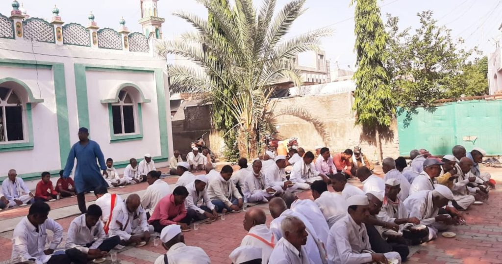 Ashadhi Wari 2023, Dindi of Sriram Devasthan Trust was served by jawalaa Muslim brothers,Vision of Hindu-Muslim brotherhood in Jamkhed taluka