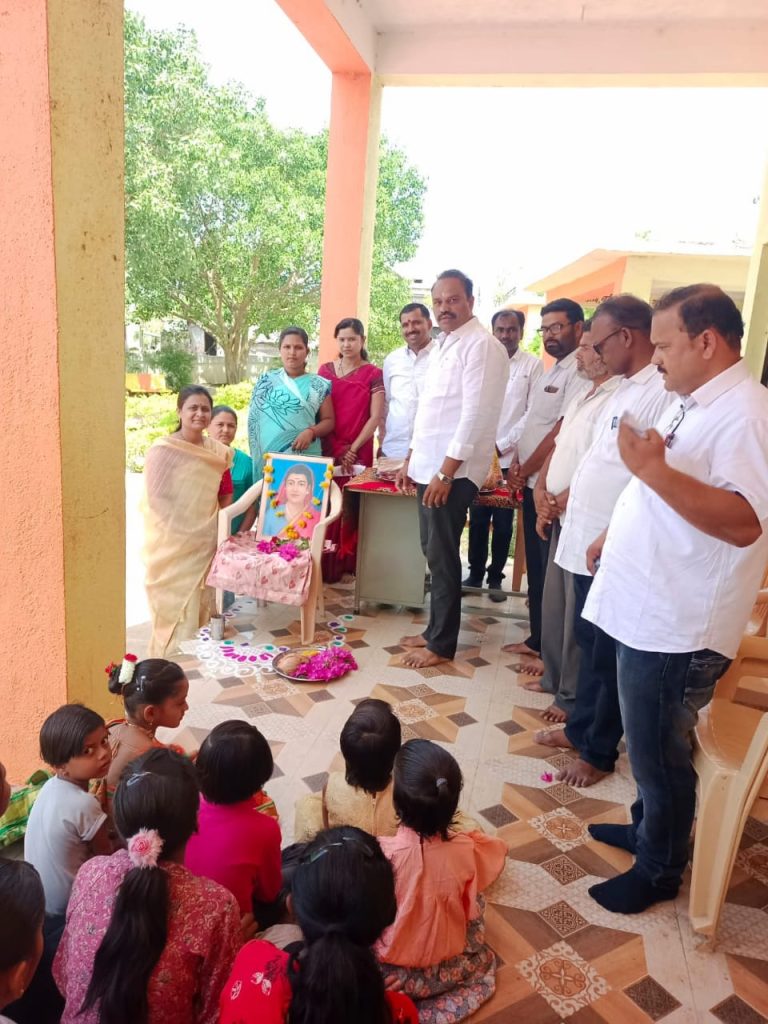 Jamkhed, Nadach Khula, pattern of Sarola primary school is very different, Sarola school's 'this' activity is being discussed strongly in jamkhed taluka,