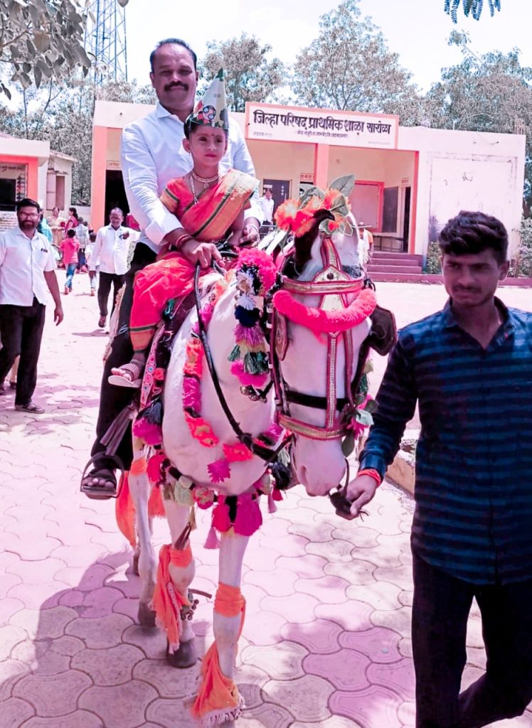 Jamkhed, Nadach Khula, pattern of Sarola primary school is very different, Sarola school's 'this' activity is being discussed strongly in jamkhed taluka,