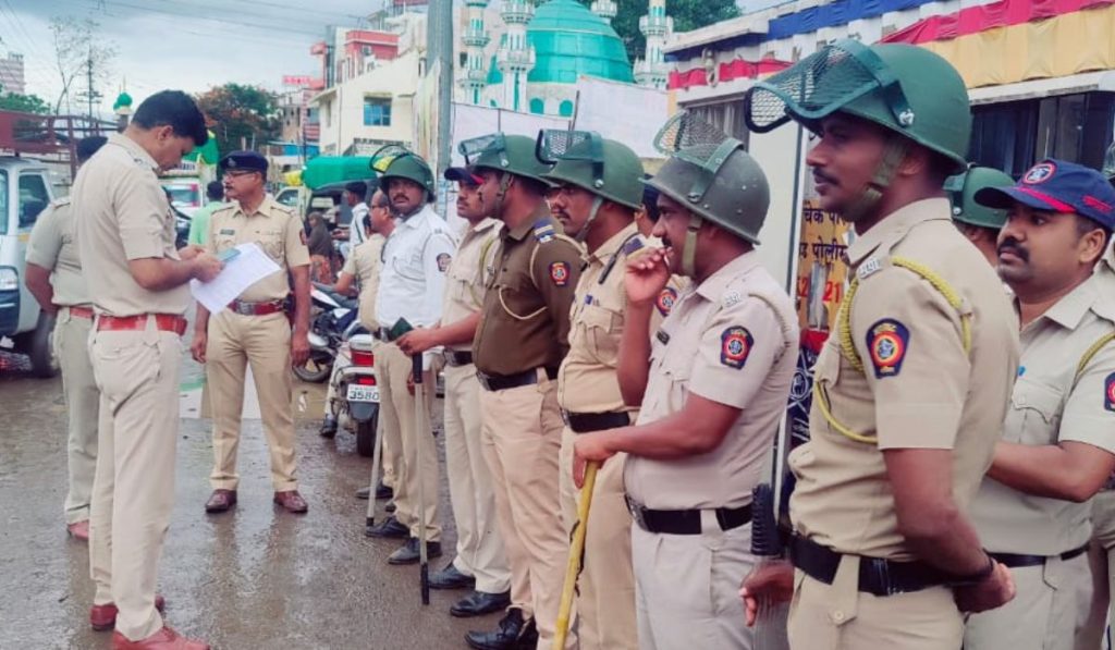 With news of dispute between two groups, government agencies ran away and Jamkhed police riot control colorful rehearsal, jamkhed latest news,
