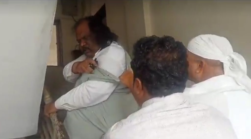 Karni Sena's Maharashtra president Ajay Singh Sengar was beaten by Bhimsainiks, panvel news