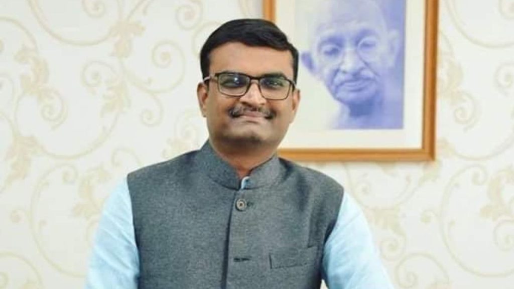 Maharashtra IAS Officer Transfer, transfer of 20 IAS officers in maharashtra state, maharashtra government entrusted  important responsibility on the shoulders of Jamkhed's son Dr. Sudhakar shinde