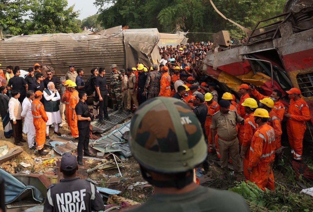 Odisha train accident latest live update, Prime Minister Narendra Modi inspected the incident site, 250 people died,1 thousand injured in Odisha train accident