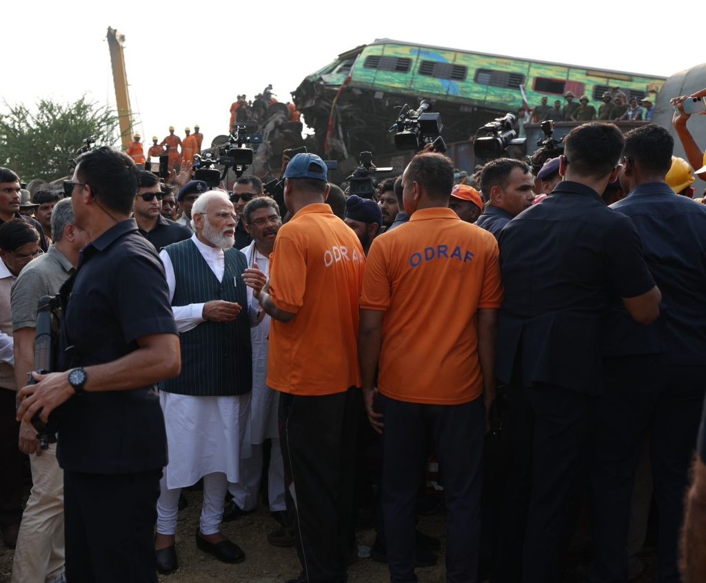 Odisha train accident latest live update, Prime Minister Narendra Modi inspected the incident site, 250 people died,1 thousand injured in Odisha train accident