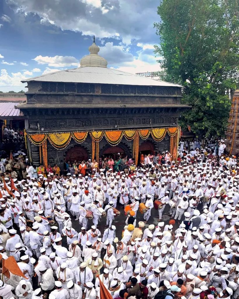 Aashadhi wari 2023, Sant Shrestha Tukaram Maharaj Palkhi sohla 2023, Ashadhi wari started from Dehu nagari, Dindi left for Pandhari to visit Vithuraya,