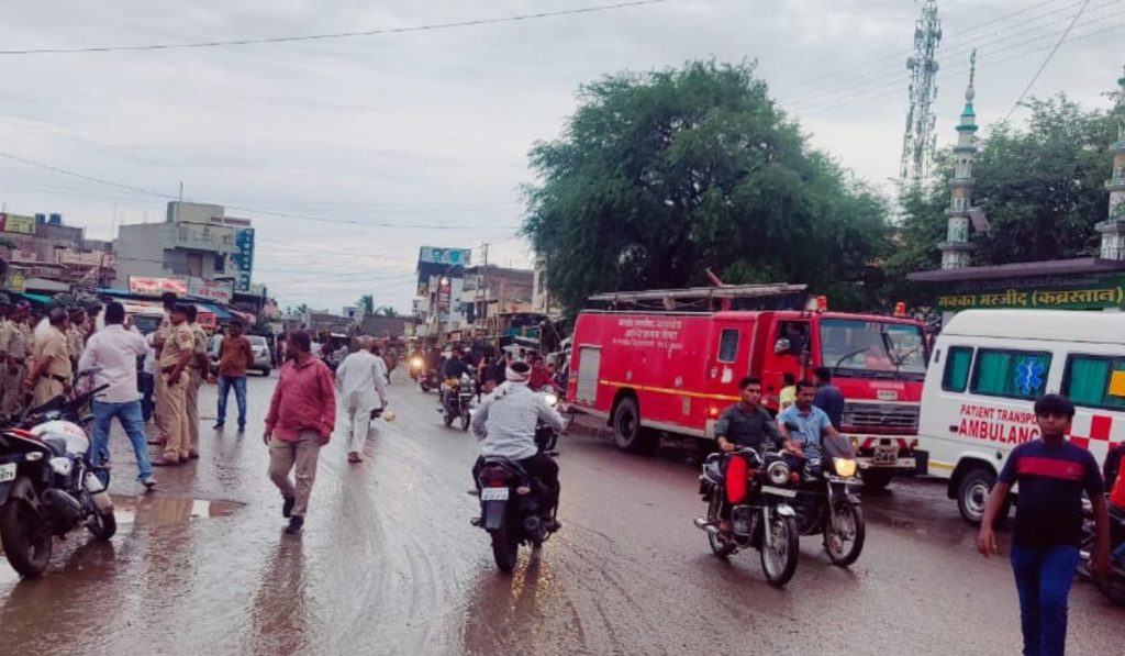 With news of dispute between two groups, government agencies ran away and Jamkhed police riot control colorful rehearsal, jamkhed latest news,