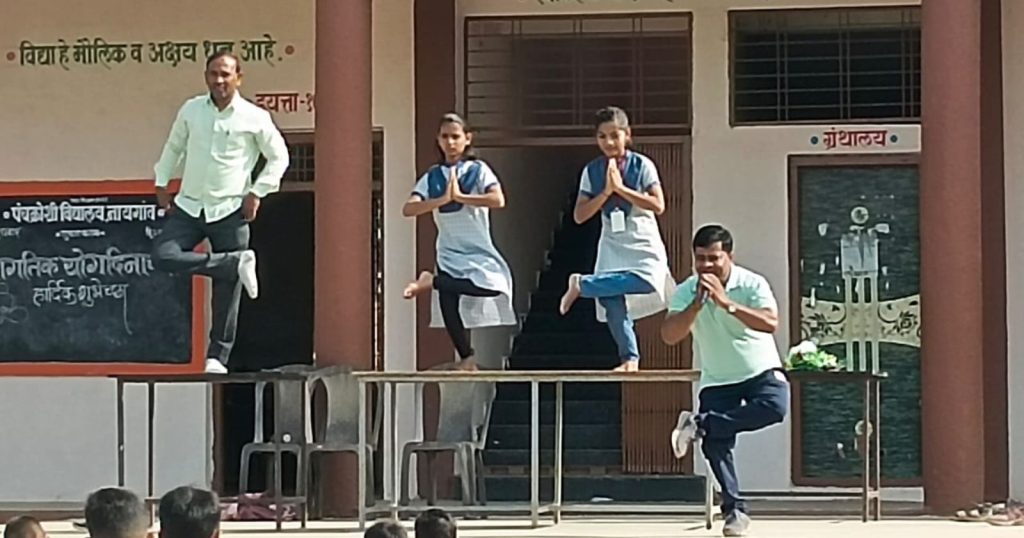 Yoga Day was celebrated with enthusiasm in Jamkhed taluka, yoga practitioner Santosh Thorat gave yoga lessons to students, Jamkhed news today,