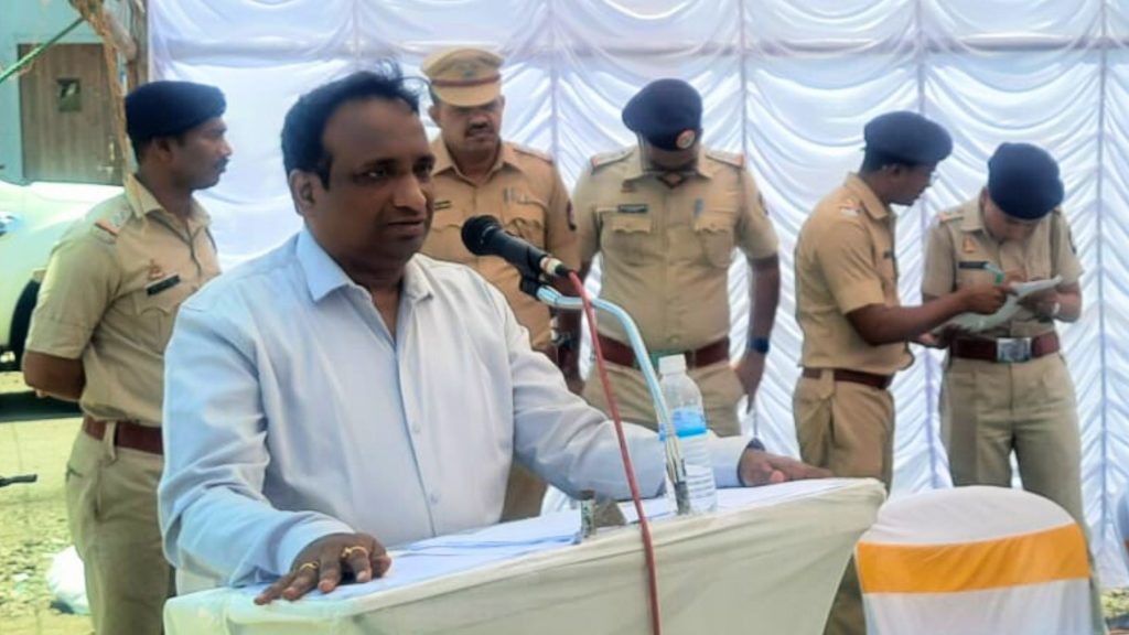 Samrudhi mahamarg, Commencement of tire inspection center at Shirdi toll booth on Samrudhi highway, Transport Department Maharashtra State Road Development Corporation SEAT tyre, maharashtra Transport Commissioner Vivek Bhimanwar