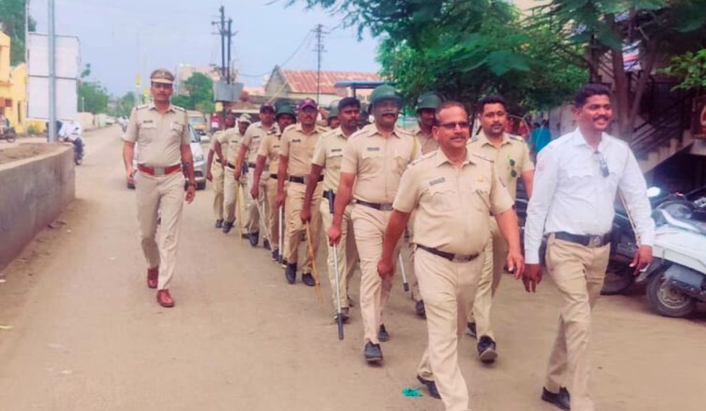 Ashadhi Ekadashi Bakari Eid 2023,then we will show rule of law - police inspector Mahesh Patil warned, police route march was held in Jamkhed on Tuesday