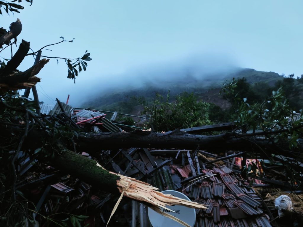 Raigad Khalapur Irshalgad Landslide latest news, repeat of Malin and Taliya, mountain collapsed on Irshalwadi-Irshalgad village, 5 people died, many people were trapped under mudslide, Chief Minister eknath shinde rushed to spot,