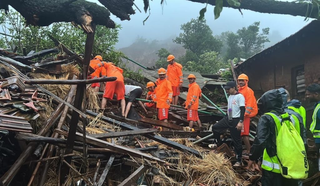 Big news, Irshalwadi - Irshalgad Landslide accident 6 people died, 80 people were rescued, 5 lakhs were given to the heirs of the deceased, Chief Minister Eknath Shinde announced, Raigad Khalapur irshalwadi Irshalgad Landslide Latest NEWS
