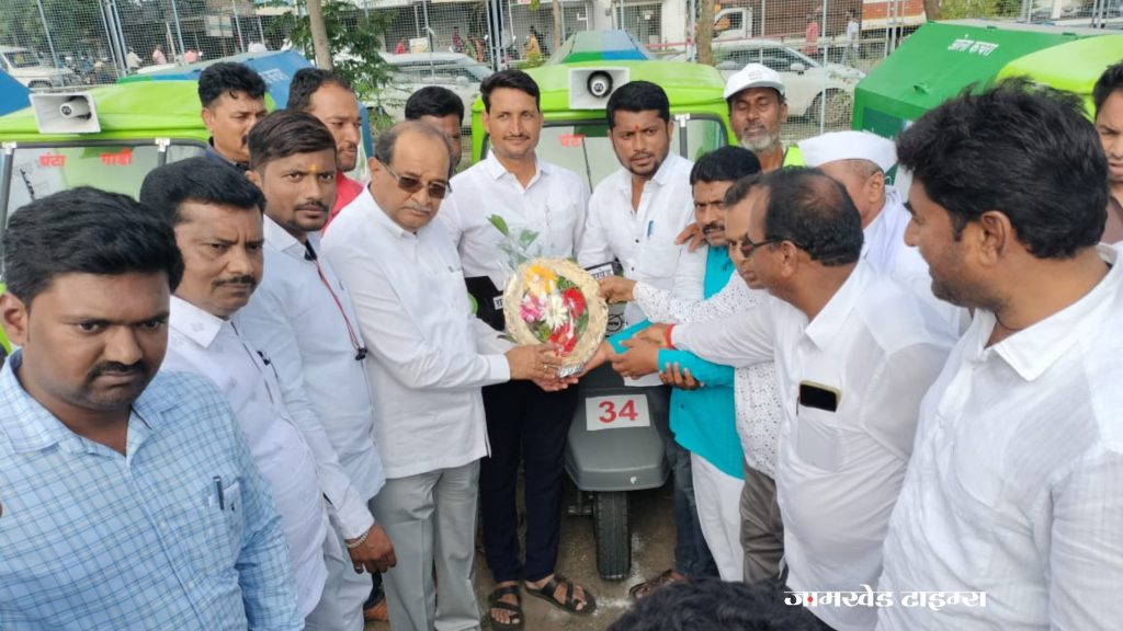 Ahmednagar, Distribution of 12 Electric Ghanta Gadi to Karjat Jamkhed constituency and 75 Electric Ghanta Gadi in Ahmednagar district, first innovative initiative in maharashtra,