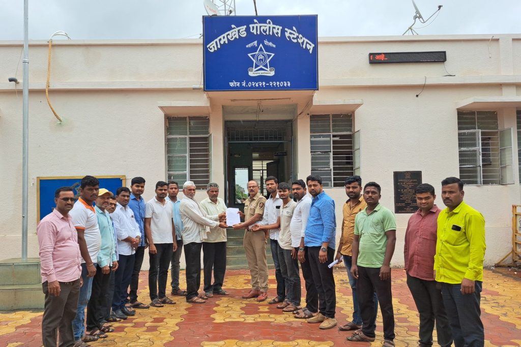 Shocking, Six-year-old girl dies due to carelessness of private doctor, Villagers aggressive against doctor prakash omase , Fakhrabad villagers demand legal action,