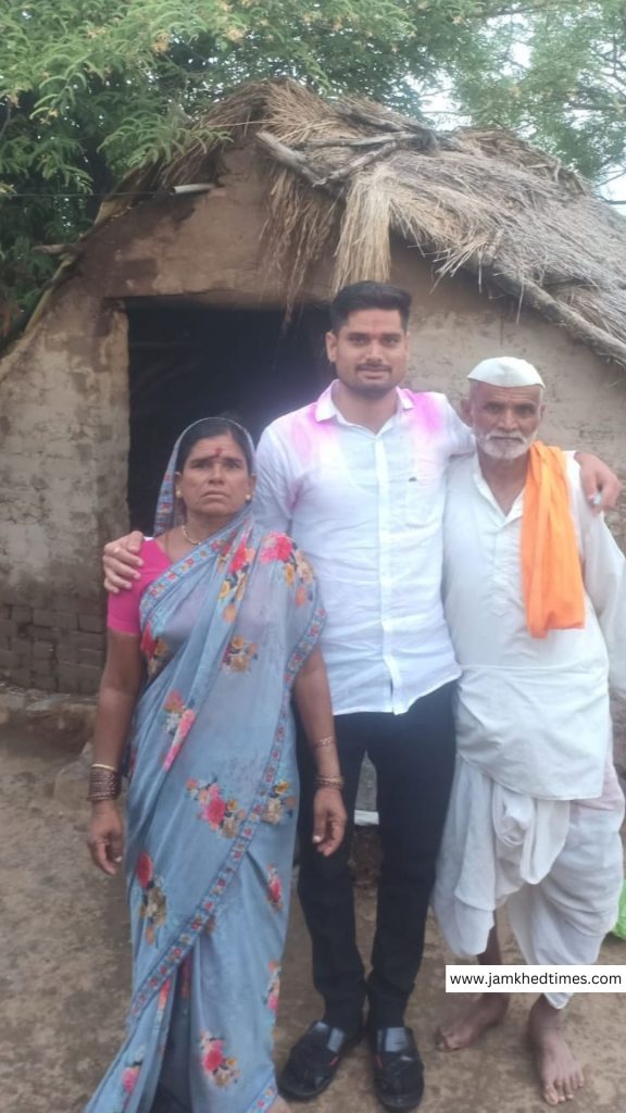 PSI Success Story, Eighteen World Poverty home, chappar house to live in, Father Salkari, He fought stubbornly against odds and became Police Sub-Inspector, Read inspiring success story of PSI Bhausaheb Gopalghare from Jamkhed taluka,