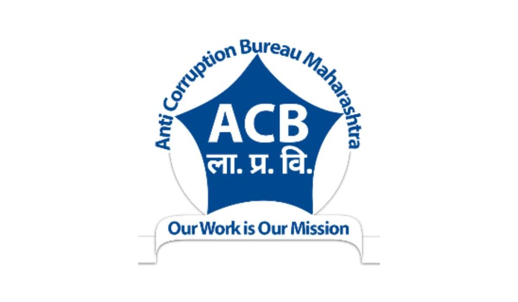gramsevika Kirti Arjunrao Vangikar in ACB net while accepting bribe of ten thousand rupees, Solapur Acb Trap news, Akolekati Gram Panchayat, North Solapur, District Solapur,
