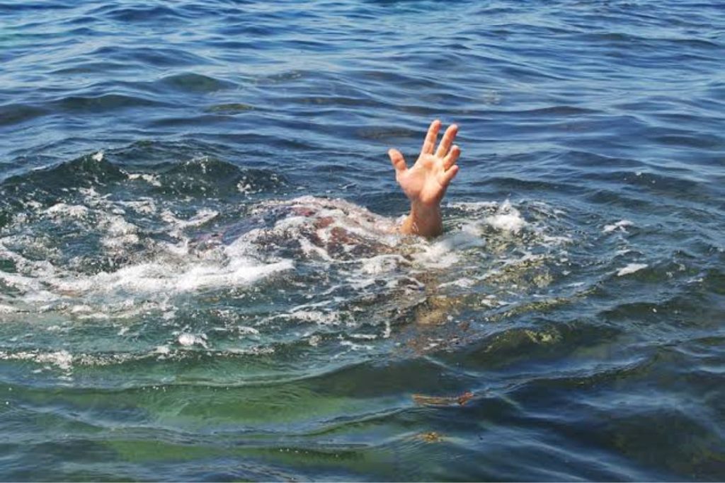 Shocking,Three dead bodies were found in farm pond, two children including mother were among dead, there was lot of excitement in Jamkhed taluka, murder or suicide? Police investigation started