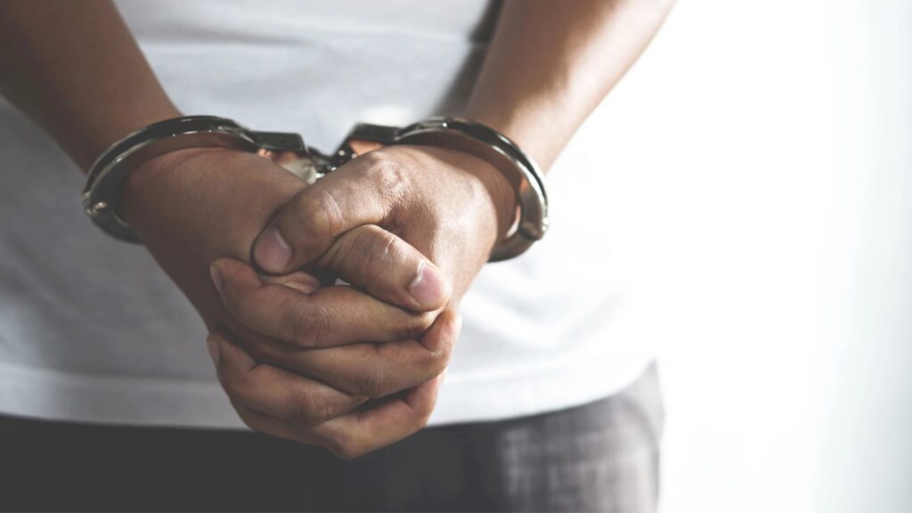 Bhiwandi CGST Commissionerate Superintendent Hemant Kumar arrested, CBI arrests GST officer Hemant kumar in bribery case, 43 lakhs were found in house search of GST officer,