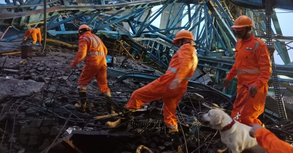 Big breaking, Terrible accident on Samriddhi highway, 17 people died after girder launching machine collapsed, rescue operation is on fast, sarlambe Shahapur Thane accident,(Samriddhi Marg Bridge Collapse)