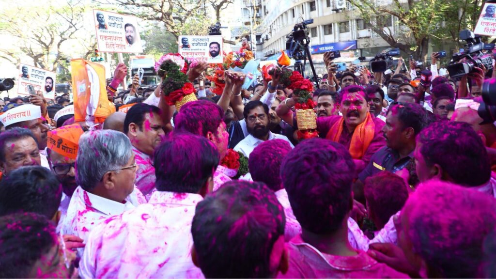 Chief Minister Eknath Shinde celebrated with  Maratha brothers as soon as Maratha Reservation Bill was passed, see photo