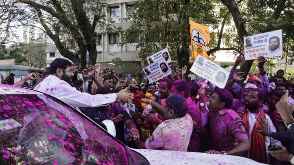 Chief Minister Eknath Shinde celebrated with  Maratha brothers as soon as Maratha Reservation Bill was passed, see photo