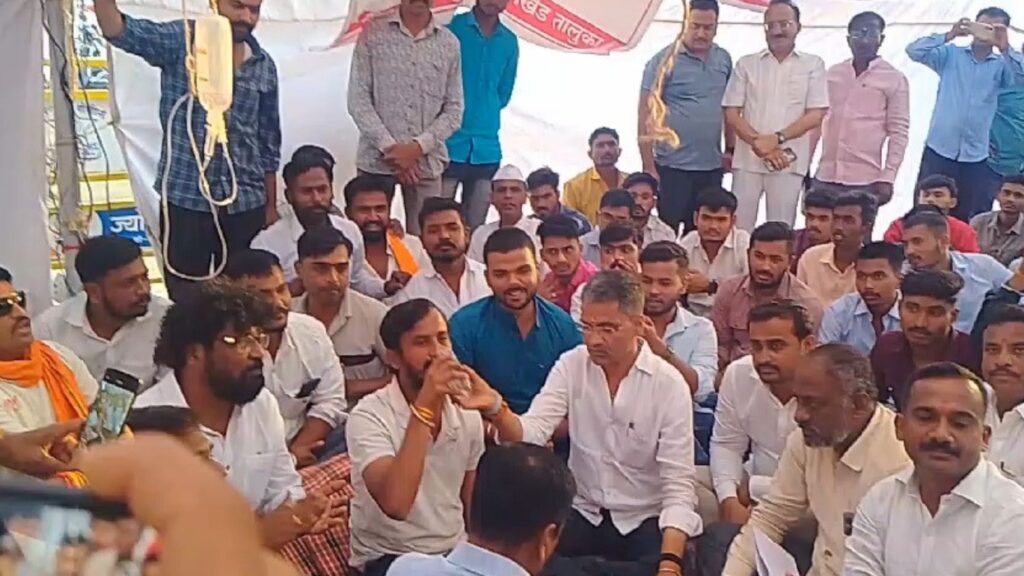 BREAKING NEWS, Ratnadeep students' movement finally called off on the 11th day, Pandurang Bhosle called off his hunger strike at  hands of MLA Nilesh Lanka. Nilesh Lanke Latest News Today, bhaskar more jamkhed, 