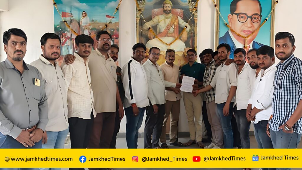 Bhaskar More jamkhed News today, Public support of Jamkhed Taluka Mobile Association to students' protest, Ratnadeep medical college