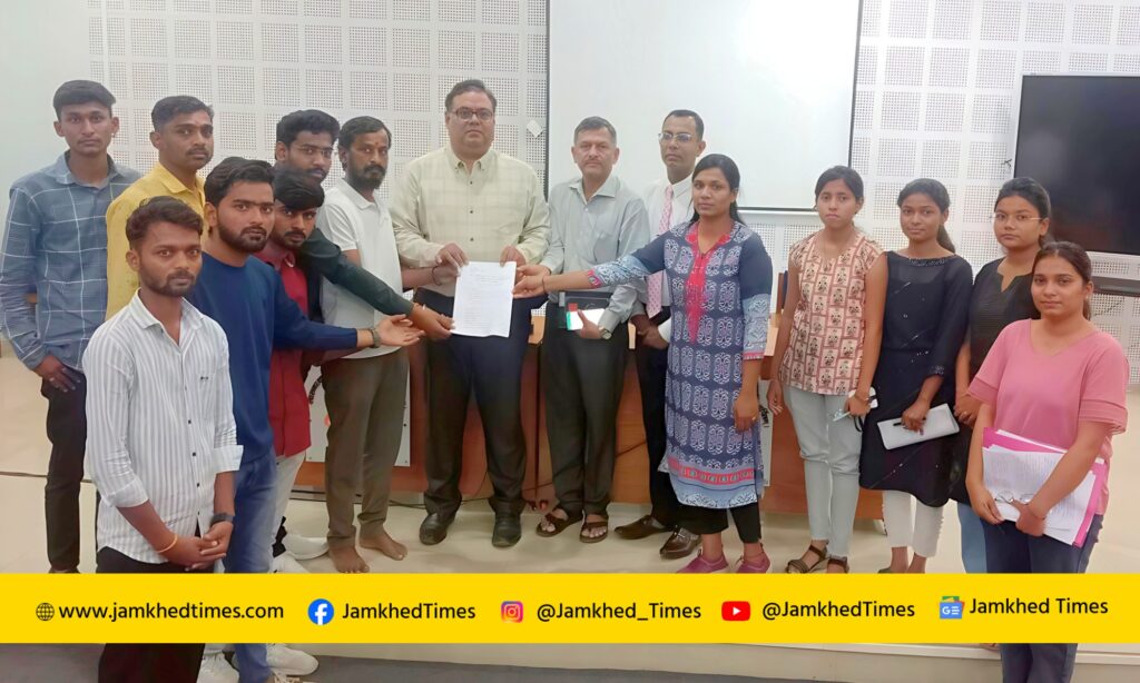 Jamkhed news, students of BHMS in Ratnadeep have big demand from Madhuri Kanetkar, vice-chancellor of Nashik University of Health Sciences, bhaskar More latest news today, 