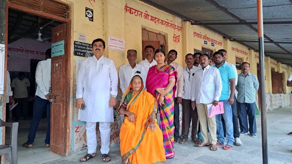 Lok Sabha Elections 2024, Ahmednagar South Lok Sabha Constituency, MLA Prof. Ram Shinde exercise his right to vote.
