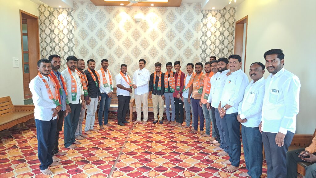 Karjat Jamkhed News, Khela Hobe in Rajewadi, youth workers who joined NCP returned home within 48 hours, rejoined BJP under the leadership of MLA Ram Shinde,
