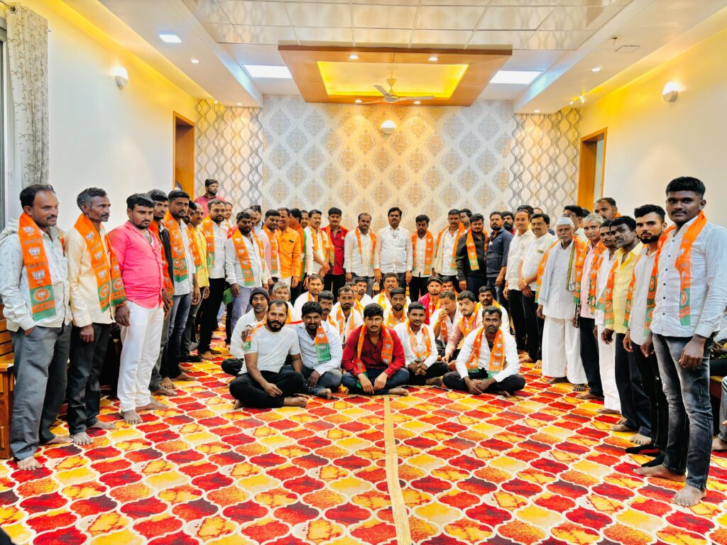 Karjat Jamkhed News, Big political earthquake in Jamkhed taluka, hundreds of youth and senior activists from Telangashi, Pimpalgaon Unda, Bandkhadak join BJP,
