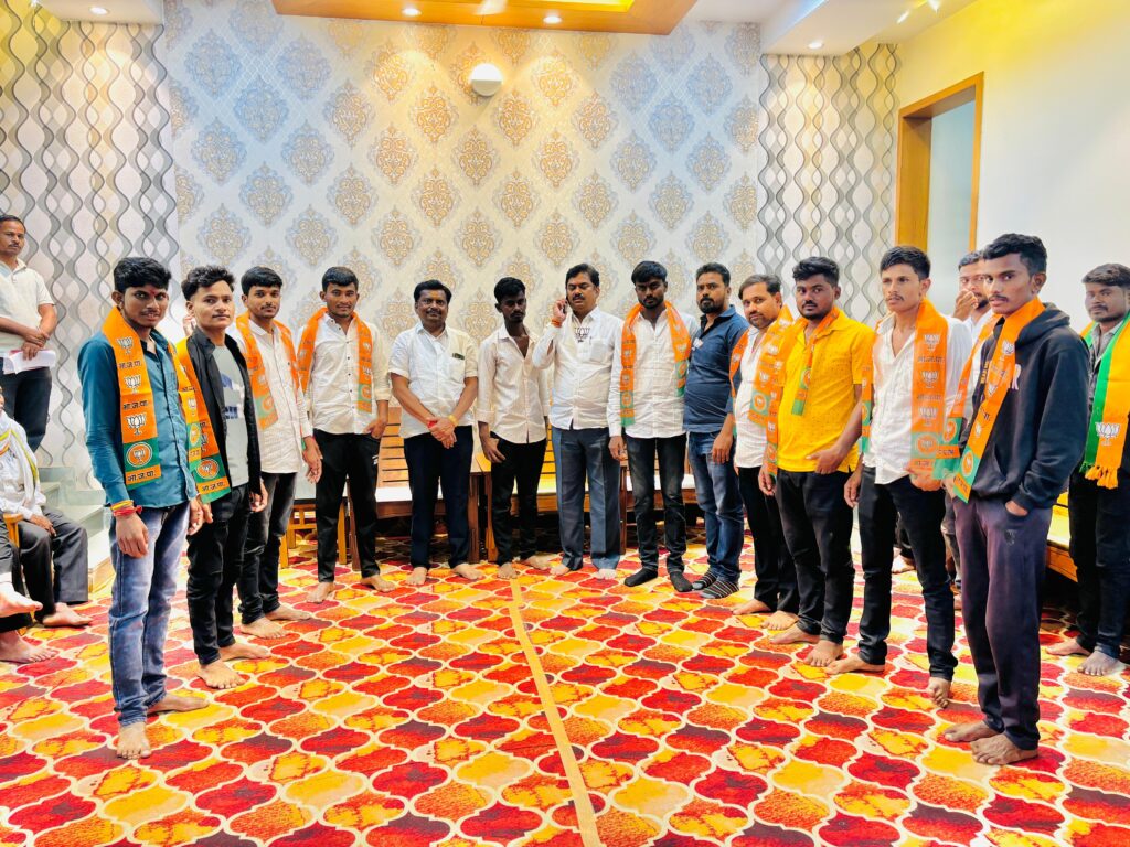 Karjat Jamkhed News, Big political earthquake in Jamkhed taluka, hundreds of youth and senior activists from Telangashi, Pimpalgaon Unda, Bandkhadak join BJP,