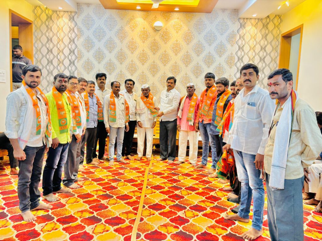 Karjat Jamkhed News, Big political earthquake in Jamkhed taluka, hundreds of youth and senior activists from Telangashi, Pimpalgaon Unda, Bandkhadak join BJP,