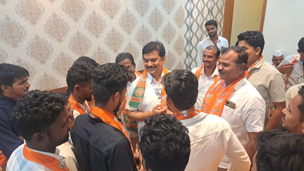 Karjat Jamkhed News, Political Earthquake in Kopardi, ML. Ram Shinde's Sustainable Development Inspired by NCP Young and Senior Workers Join BJP,