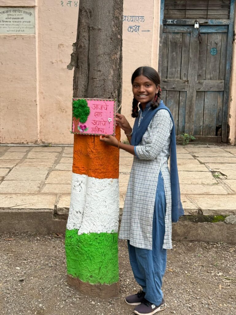 Jamkhed, Raksha Bandhan celebrated in Arangaon, unique way to connect with environment, initiative of the students is being appreciated everywhere,