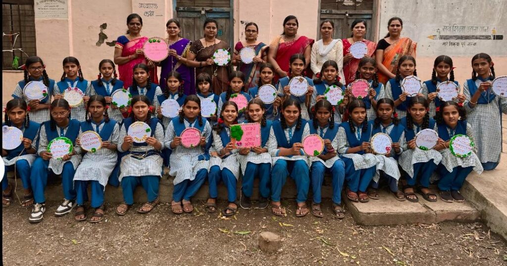 Jamkhed, Raksha Bandhan celebrated in Arangaon, unique way to connect with environment, initiative of the students is being appreciated everywhere,