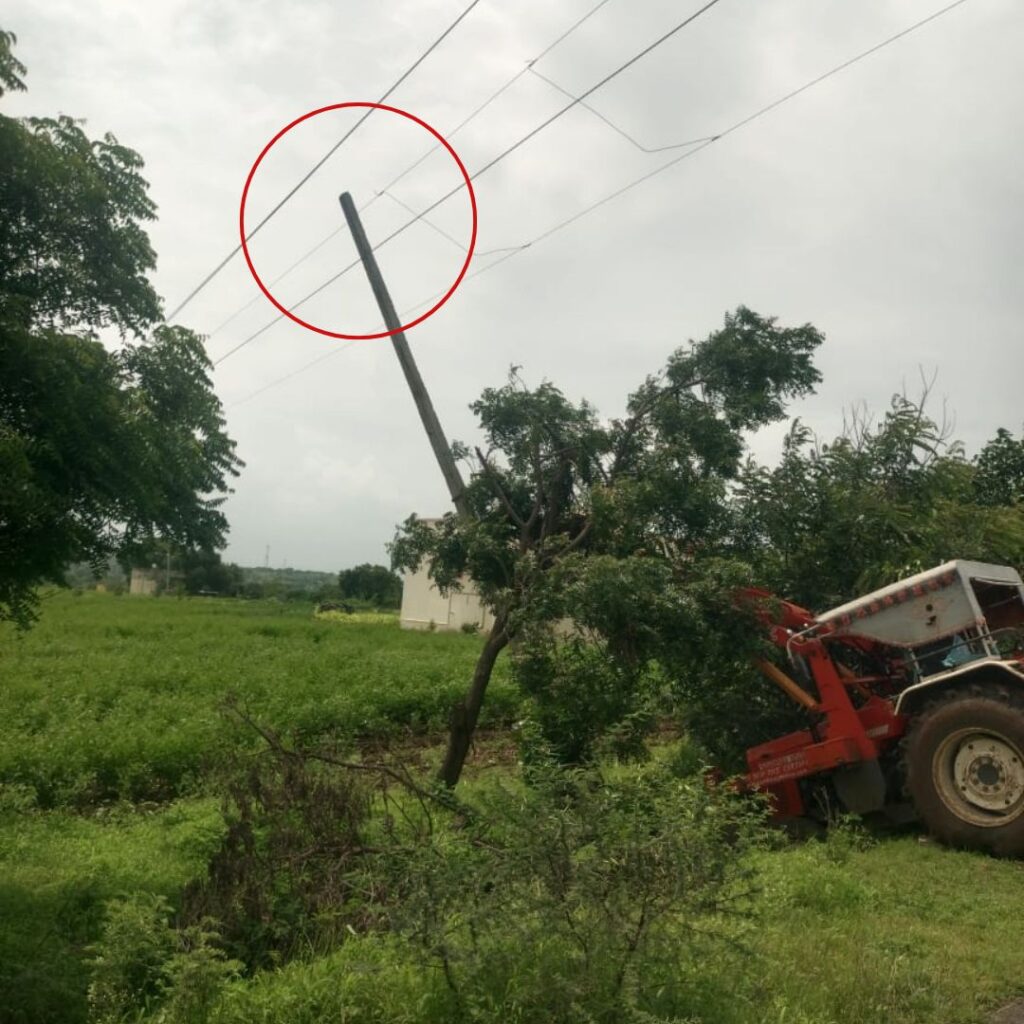 Terrible accident while installing electricity poles, worker dies due to electric shock, incident in Anandwadi loni fhata area, jamkhed kharda news today, 