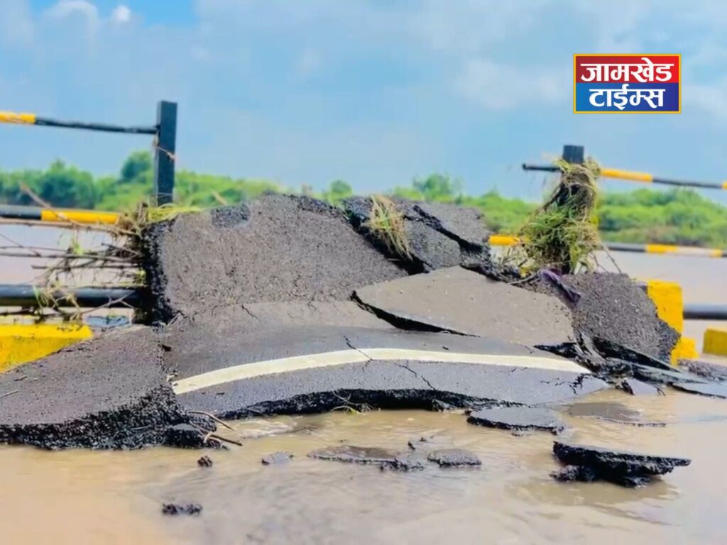 Jamkhed, devastation caused by flood of Sina River was evident, dam overflowed, asphalt road on tbridge was in tatters, flood caused huge damage to agriculture, chondi news, jamkhed latest news today, 