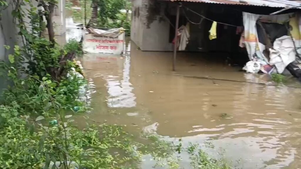 Heavy rains in 84 mandals of Ahilyanagar district, 3,497 citizens shifted to safer places, administration rescues 60 citizens trapped in flood water, latest news today,