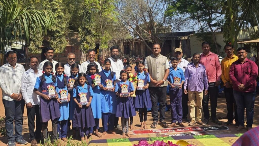 Students mesmerized by poet Harish Hatawate's poems, Talented students honored in Pimperkhed under Kusumagraj Reading Campaign,