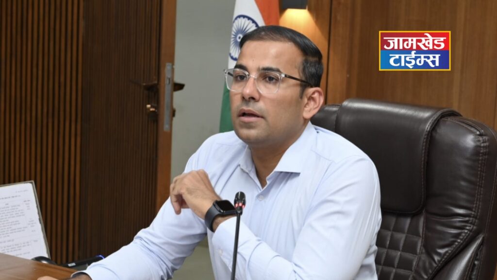 Abundant stock of petrol and diesel, Don't believe in rumors of shortage - Ahilyanagar Collector Dr. Pankaj Asia, Petrol diesel news,