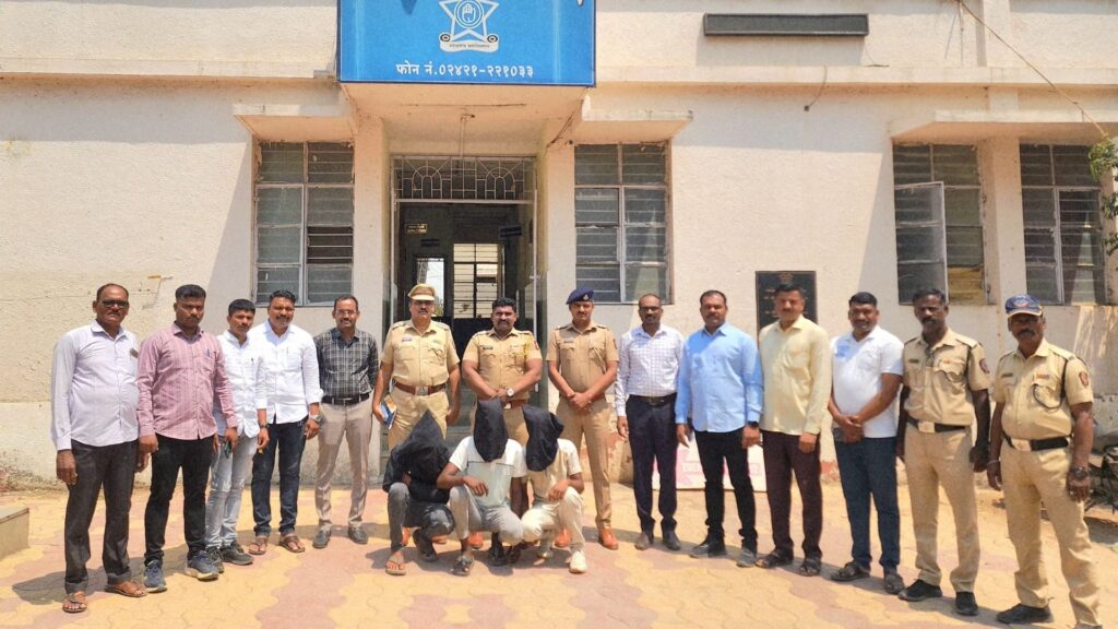 Jamkhed savargaon, Gang that robbed truck driver exposed, four accused arrested in just 12 hours, Jamkhed police take strong action, jamkhed latest news today,